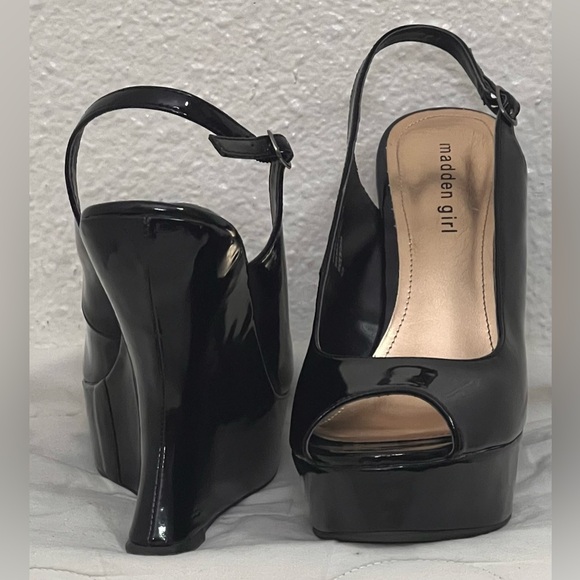 EUC Madden Girl Superb Black Patent Leather Platform Heels size 10 - Picture 2 of 12